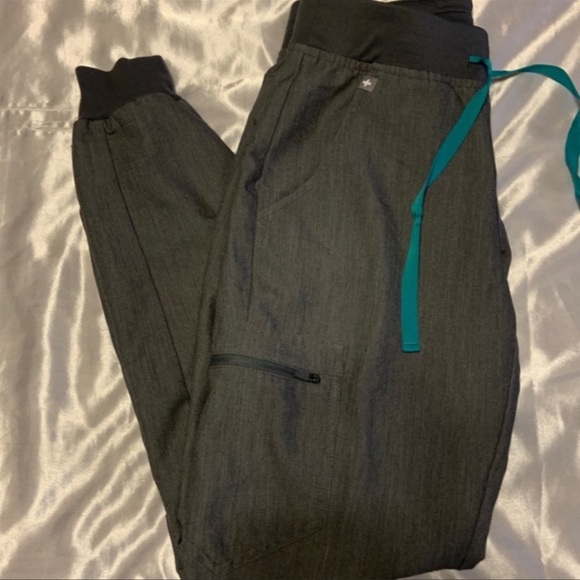 NWOT Figs XS Graphite scrub set - Picture 4 of 8